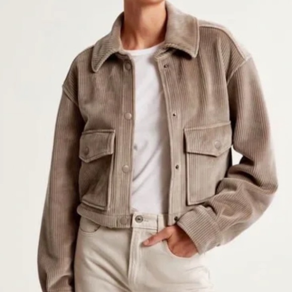 NWOT Abercrombie & Fitch Cropped Corduroy Velour Shirt Jacket Tan (Size S) - Picture 2 of 9